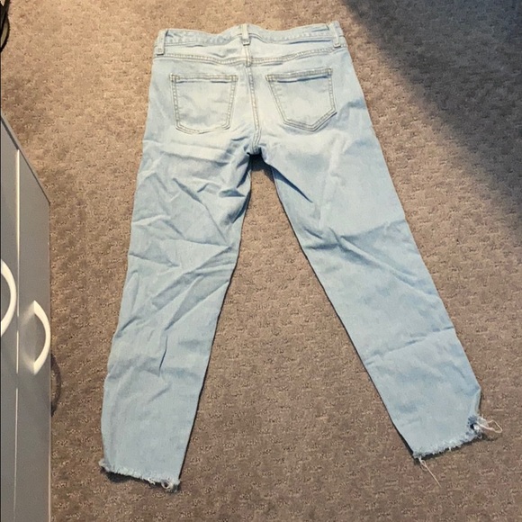 Universal Thread/Target Distressed Bottom Crops - Picture 2 of 3